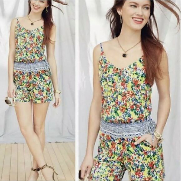 Cabi Romper Womens Size Small fiesta Floral Cruise yacht jumpsuit light Fun - Picture 1 of 9
